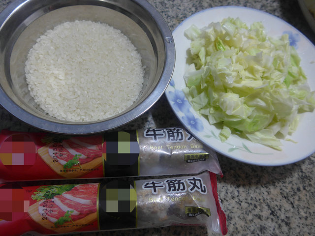 圆白菜牛筋丸大米粥步骤1