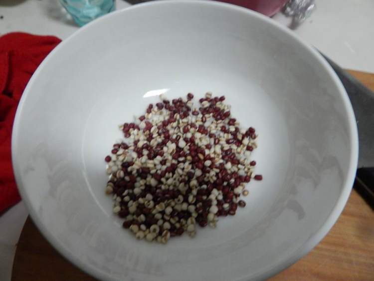 红豆薏仁浆步骤1
