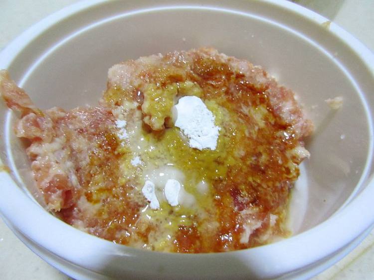 肉饼窝蛋煲仔饭步骤2