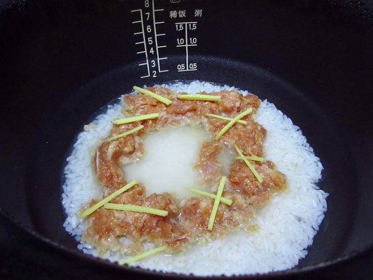 肉饼窝蛋煲仔饭步骤6