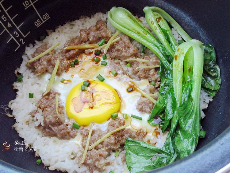 肉饼窝蛋煲仔饭步骤10