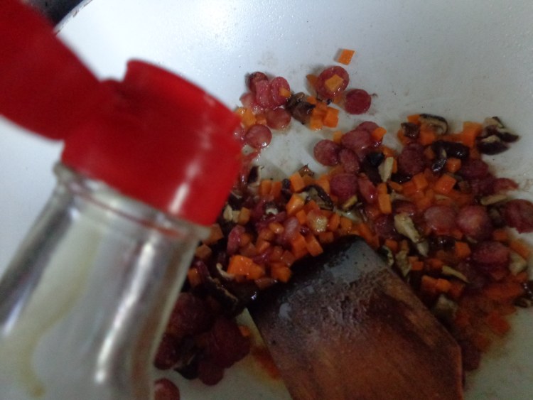 香菇腊肠煲仔饭步骤9