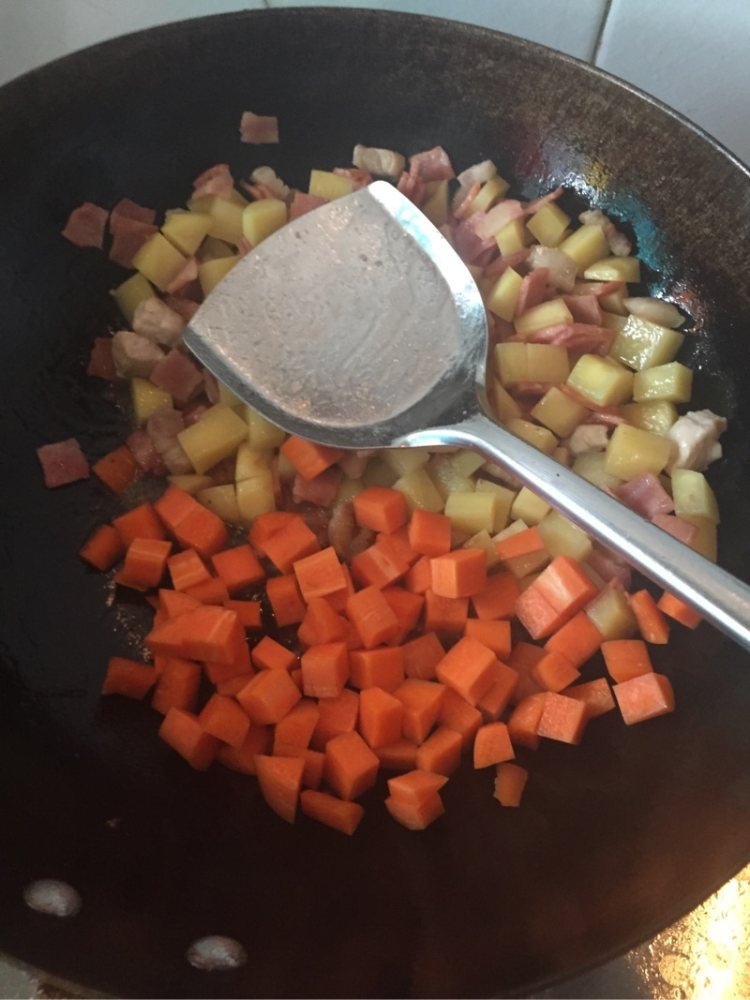 土豆培根香焖饭步骤5