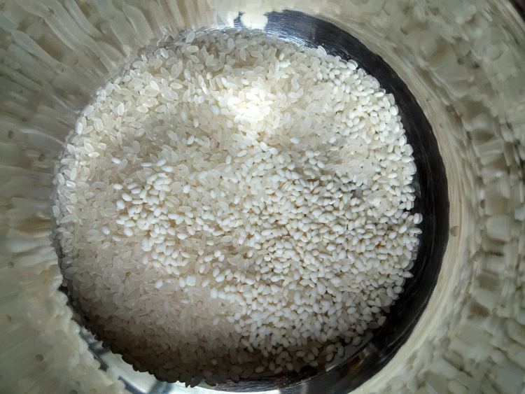 炒米茶步骤1