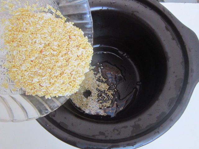 莲子百合小米粥步骤3
