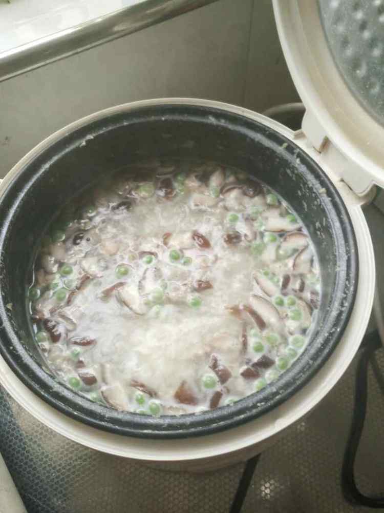香菇豌豆瘦肉粥步骤10