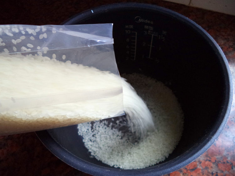 虾仁黄金炒饭步骤1