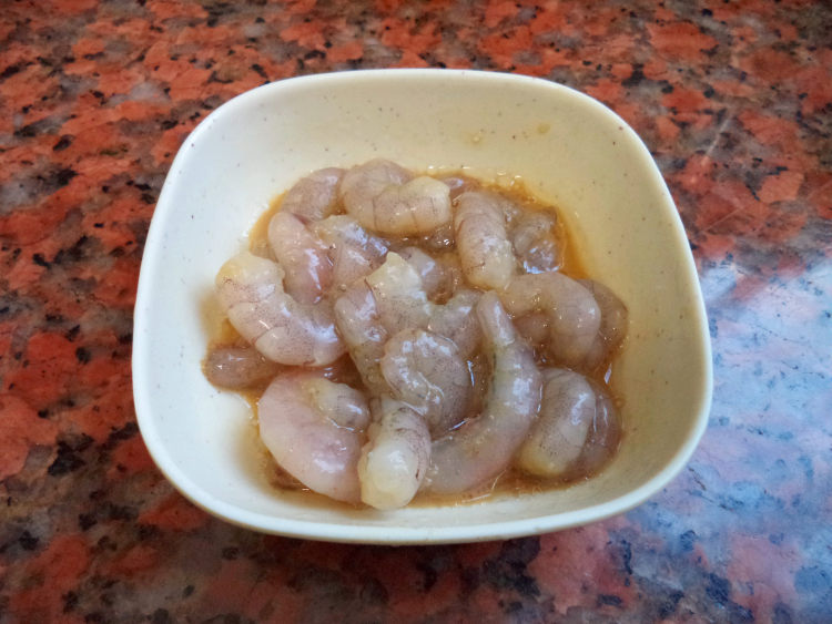 虾仁黄金炒饭步骤5