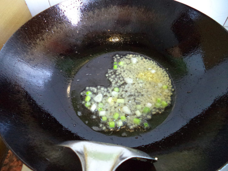 虾仁黄金炒饭步骤7