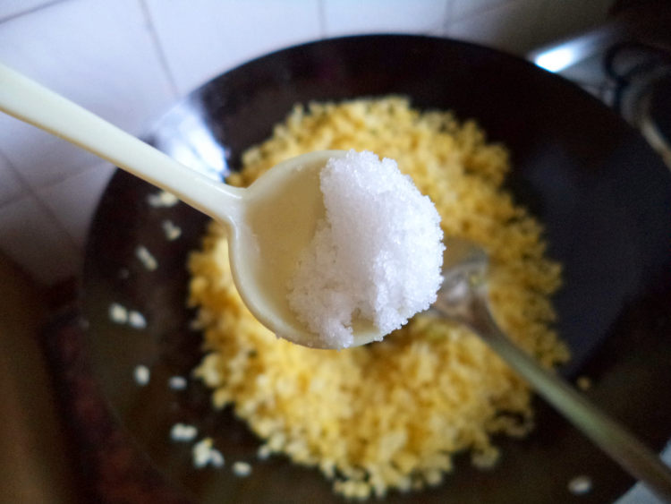 虾仁黄金炒饭步骤9