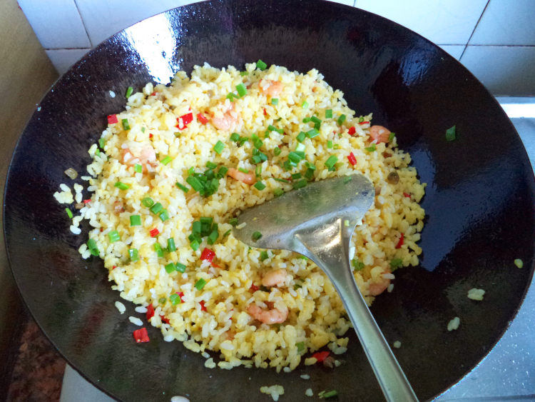 虾仁黄金炒饭步骤11