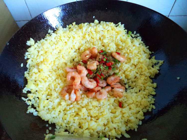 虾仁黄金炒饭步骤10