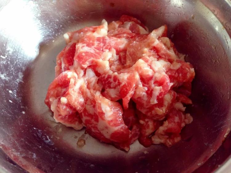 生滚咸蛋瘦肉粥步骤2