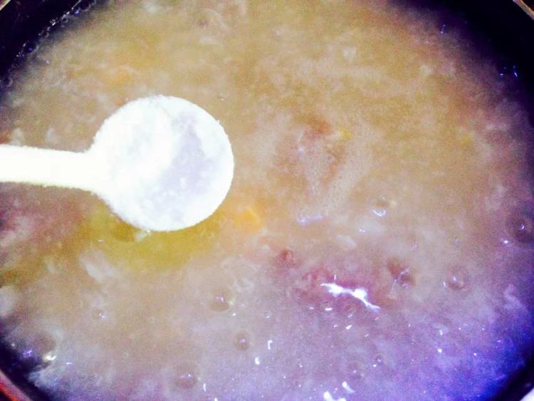 生滚咸蛋瘦肉粥步骤8