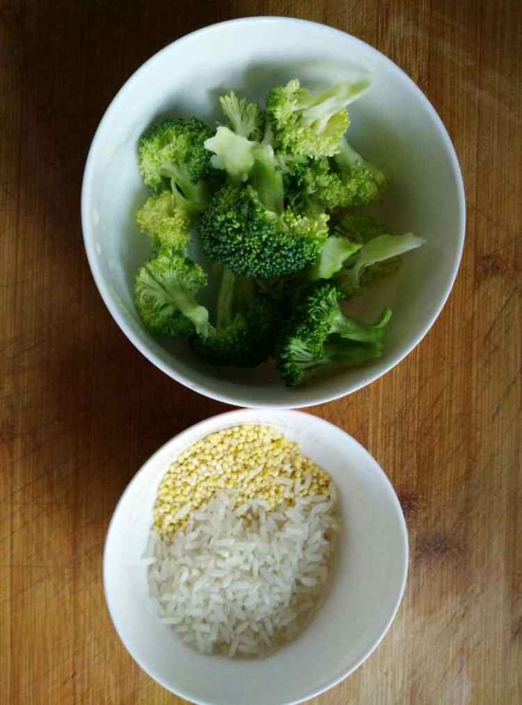 西兰花大米粥步骤1