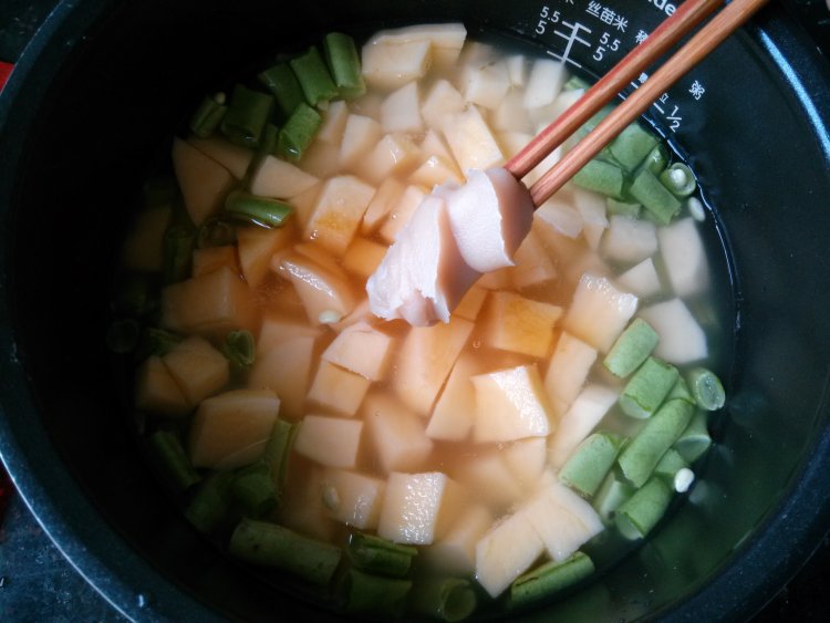 蔬菜焖饭步骤4