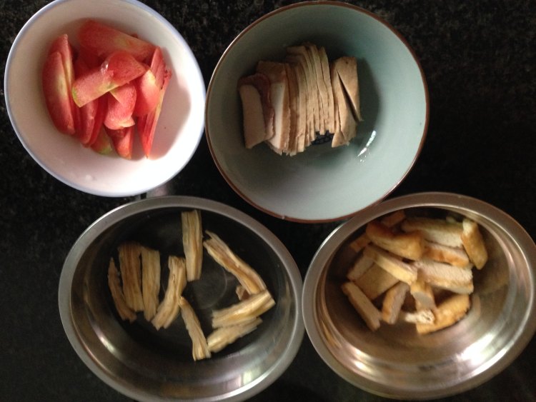 【手工美食】时蔬卤肉步骤2