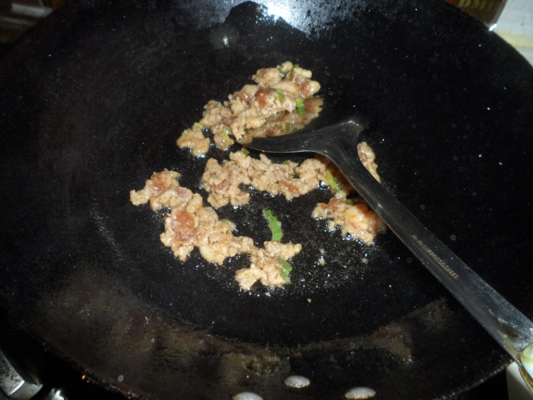 肉沫豆角土豆饭步骤5