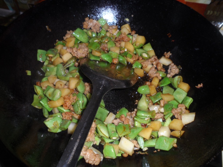 肉沫豆角土豆饭步骤6
