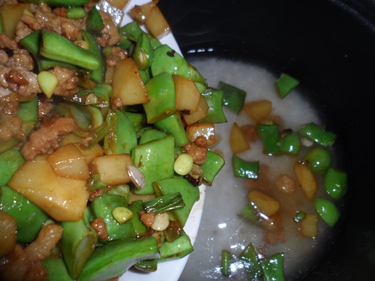 肉沫豆角土豆饭步骤8