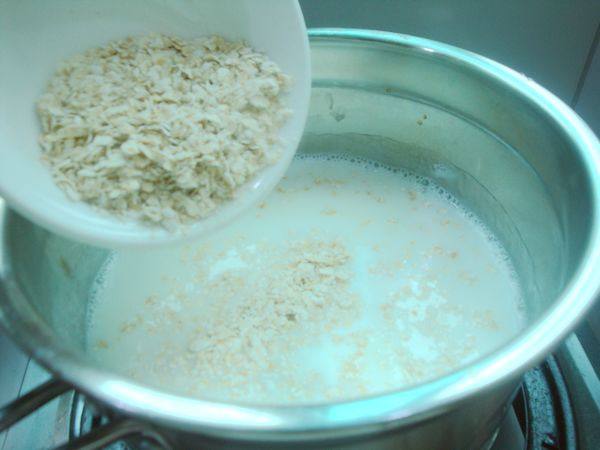 葡萄干牛奶燕麦粥步骤4