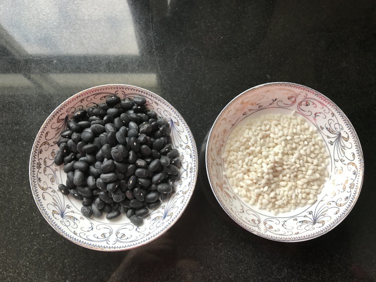糯米黑豆浆步骤1
