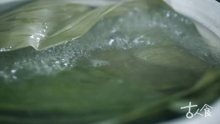 赐绯含香粽步骤1