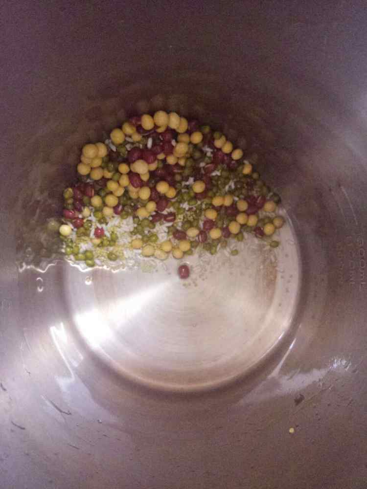 排毒养颜豆浆步骤2
