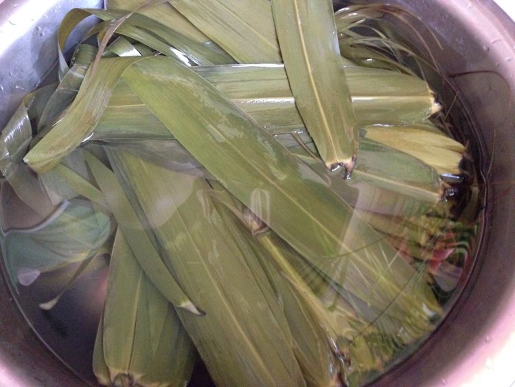 糖玫瑰绿豆糯米粽步骤1