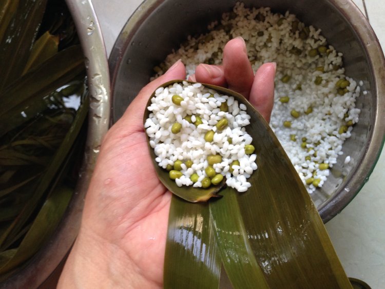 糖玫瑰绿豆糯米粽步骤6
