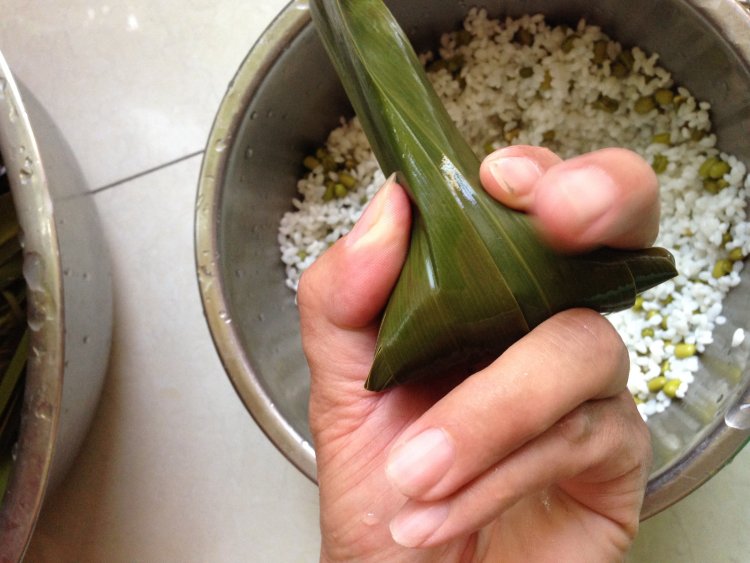 糖玫瑰绿豆糯米粽步骤7