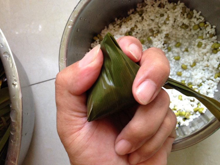 糖玫瑰绿豆糯米粽步骤8