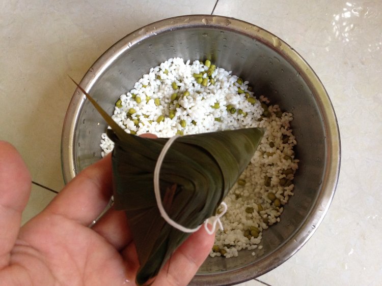 糖玫瑰绿豆糯米粽步骤10