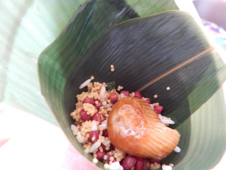 红豆小米蜜枣粽子步骤6