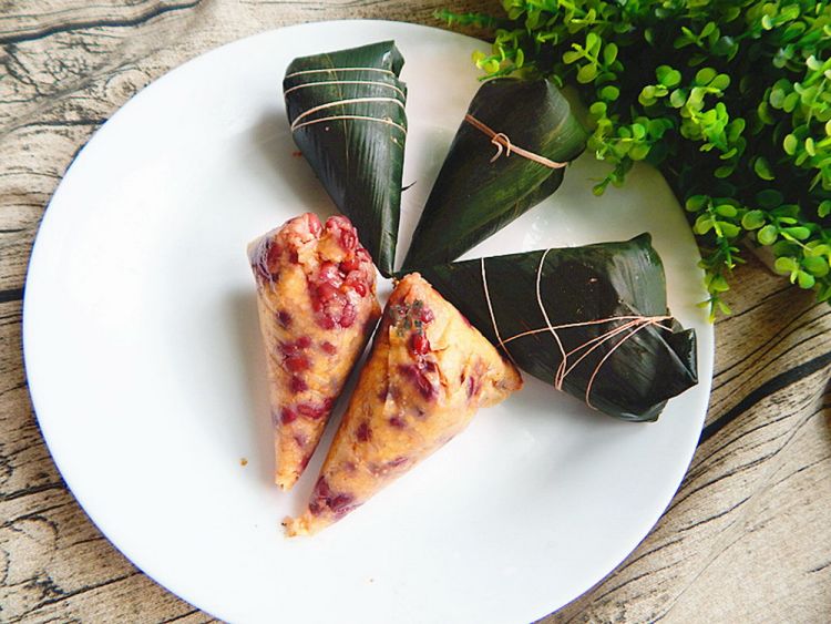 红豆小米蜜枣粽子步骤11