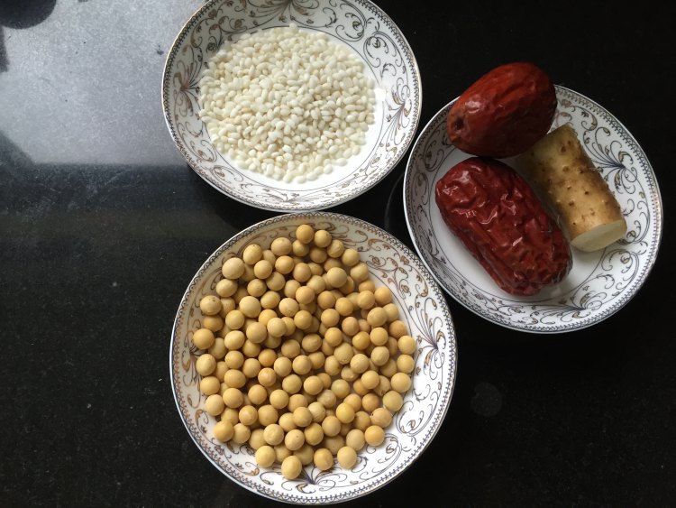 红枣山药糯米豆浆步骤1