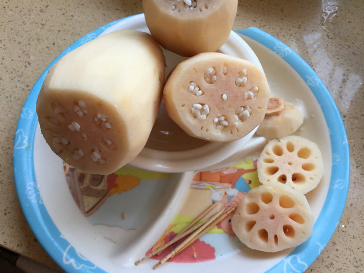 红枣莲子糯米藕步骤4