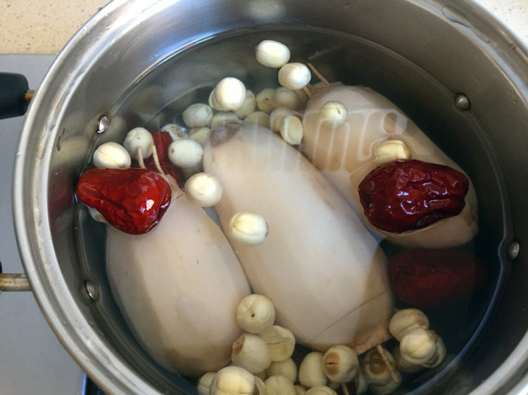 红枣莲子糯米藕步骤7