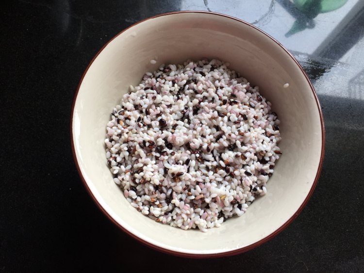 红枣核桃紫米年糕步骤1