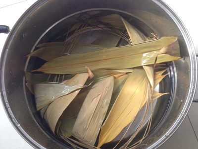 豆香烧肉粽步骤1
