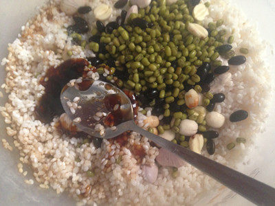 豆香烧肉粽步骤8