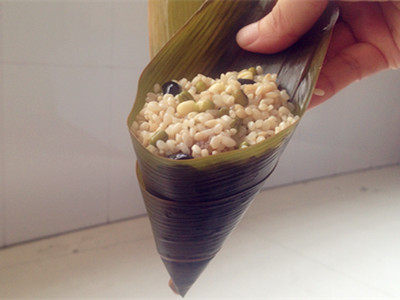 豆香烧肉粽步骤13