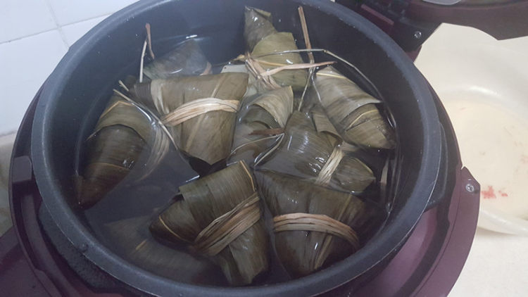 发豆瘦肉粽步骤9