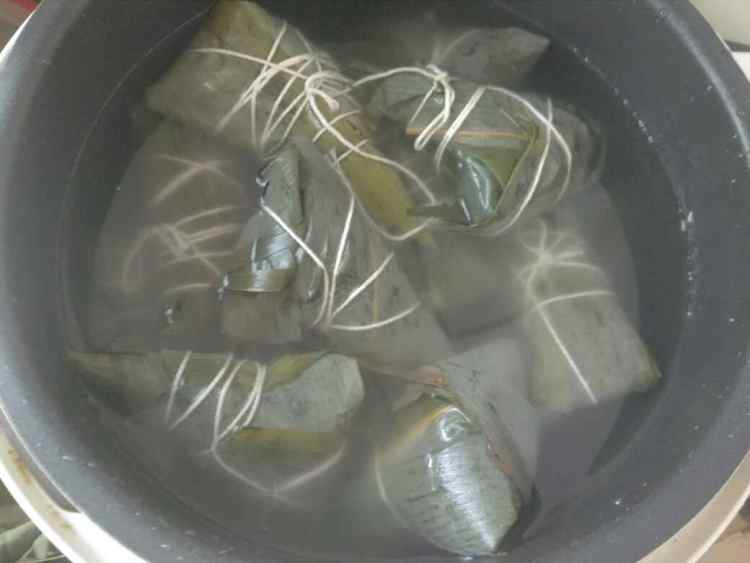五香鲜肉粽步骤13