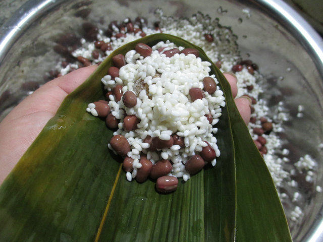 蜜枣红豆糯米粽步骤7