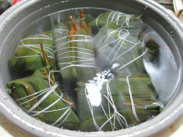 蜜枣红豆糯米粽步骤9
