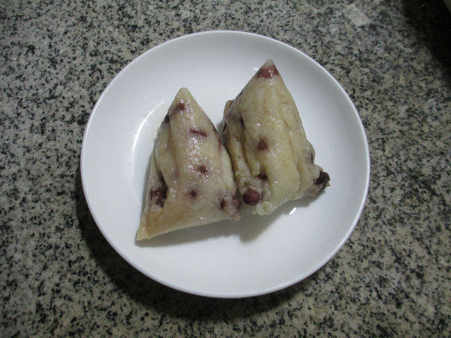 蜜枣红豆糯米粽步骤12