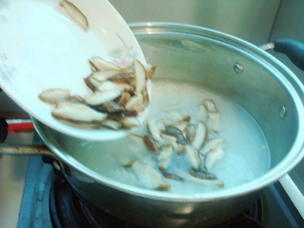 香菇养生粥步骤5