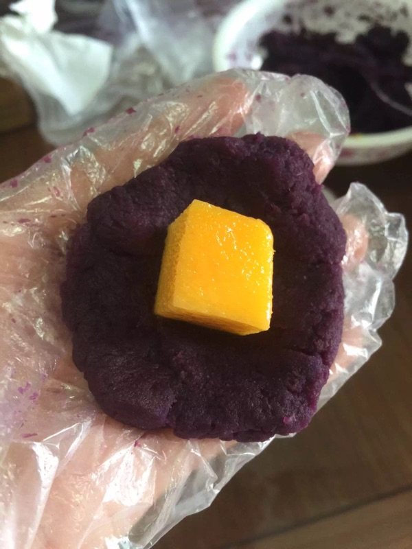 紫薯芒果糯米球步骤3