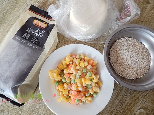 杂蔬黑米烧麦步骤1